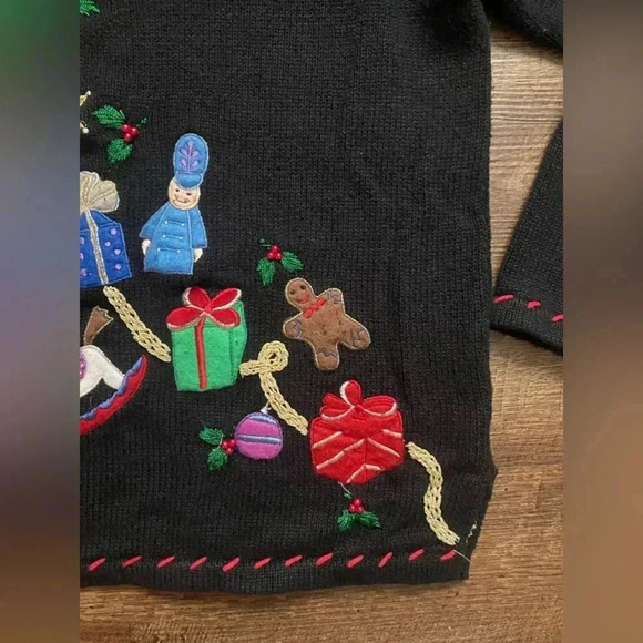BASIC EDITIONS Christmas pullover sweater Santa toys bright women’s sz M vintage - Picture 2 of 10
